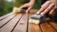 Jak odnowić drewniane meble ogrodowe