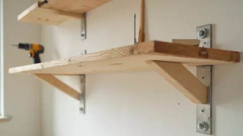 Mocowanie mebli do ściany